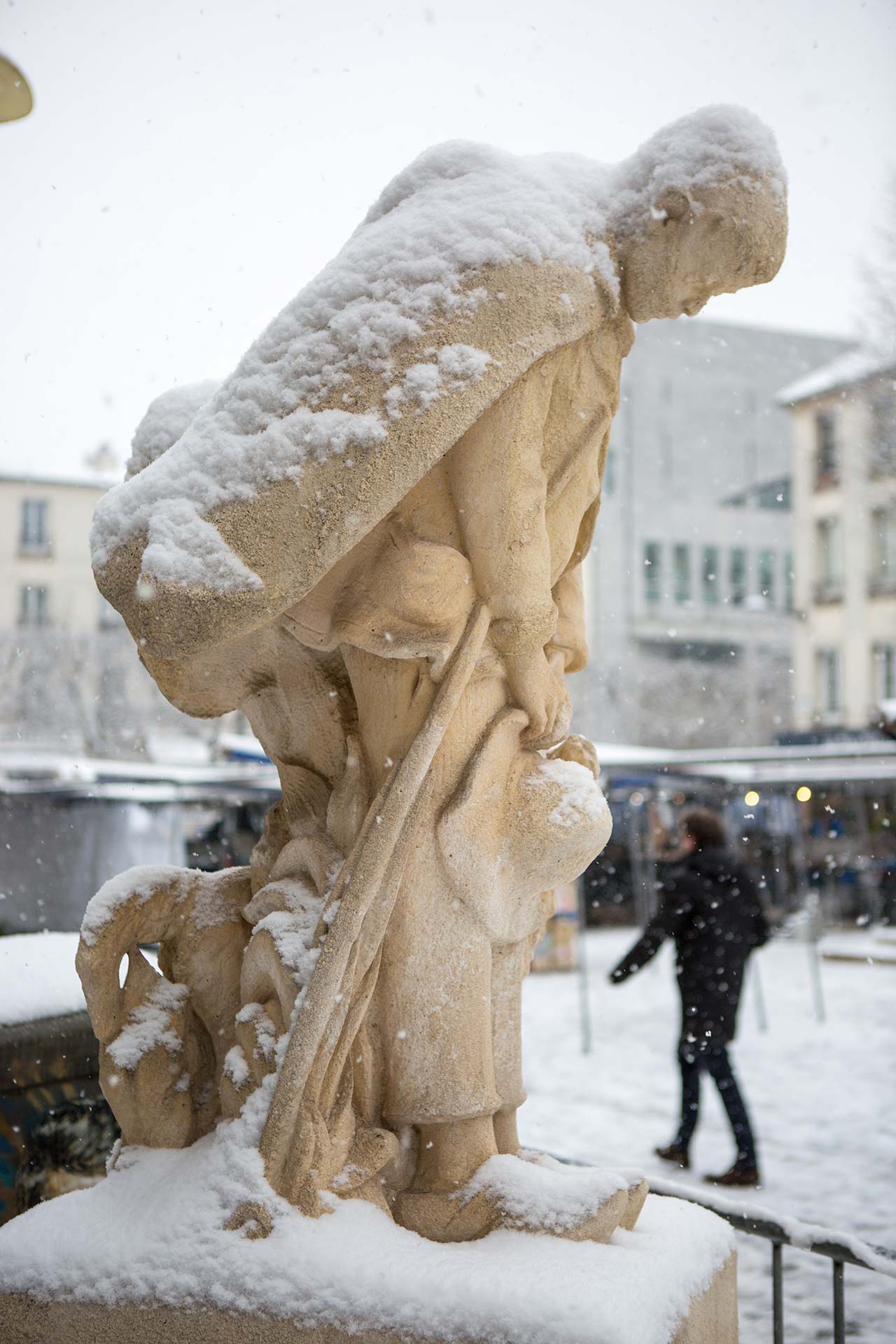 Vincennes sous la neige, statue du Berger