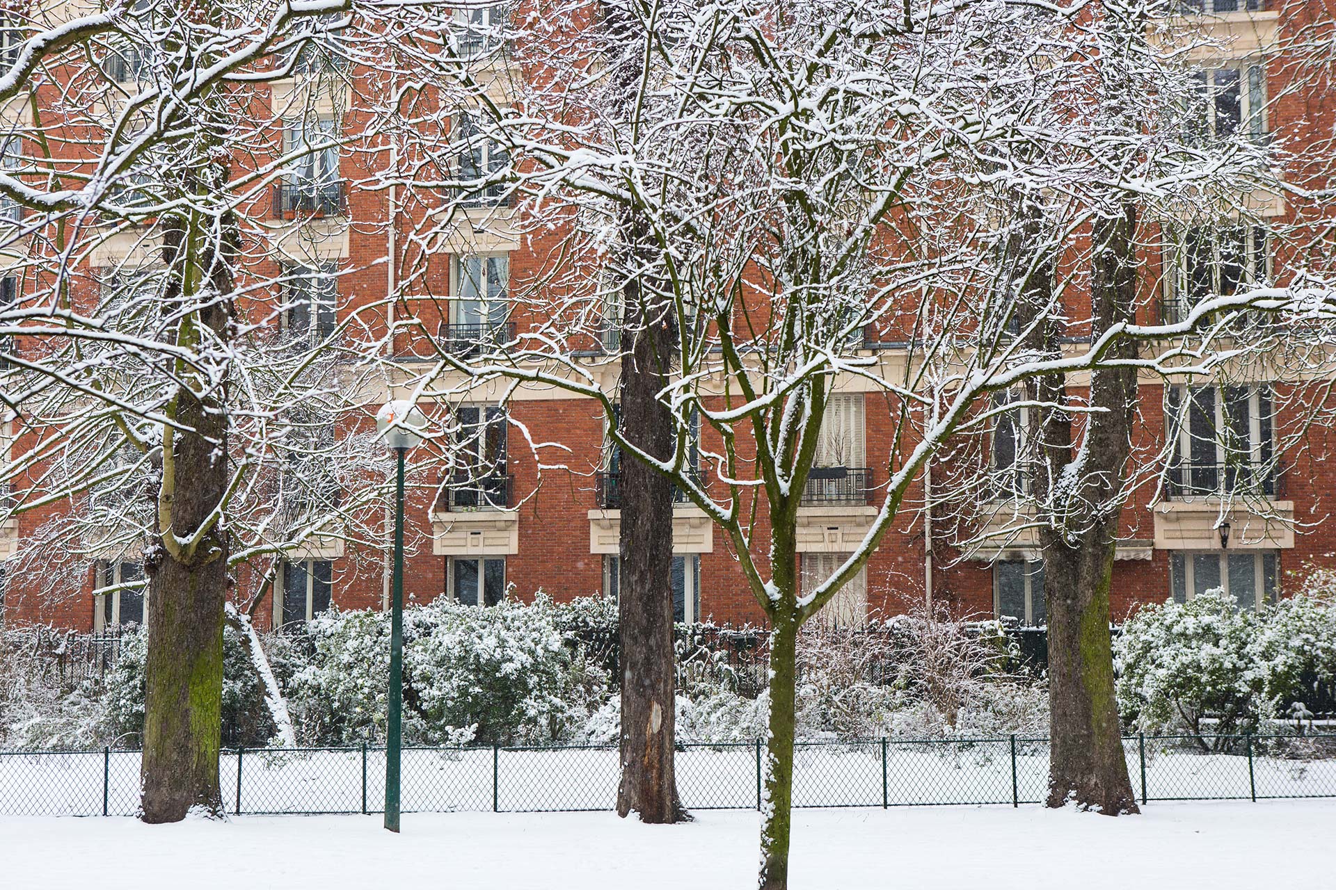 Vincennes sous la neige, rue enneigée