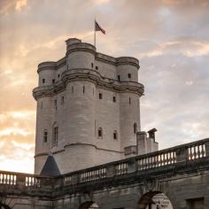 Château de Vincennes - vue du donjon et du portique Le Vau