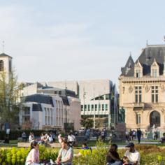 hôtel de ville - vue du cours Marigny