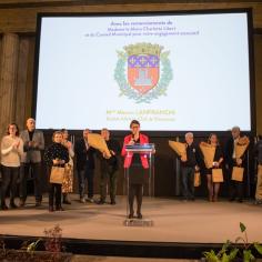 Photo avec Madame le maire et les bénévoles