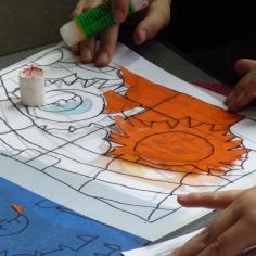 Photo d'une personne qui dessine