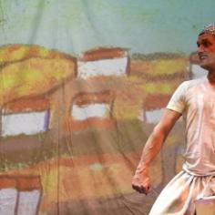 Image d'acteur de théâtre sur une scène