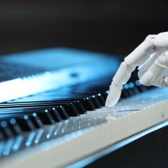 Intelligence artificielle. Main robotisée jouant du piano sur fond sombre, gros plan