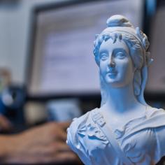 Marianne, symbole de la France, dans un commissariat de police ou une gendarmerie nationale