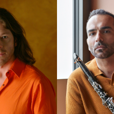 collage de deux photos de musiciens qui regardent la caméra