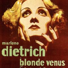 illustration d'une femme blonde qui regarde vers le ciel