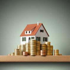 Maison sur une pile d'argent