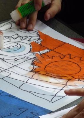 Photo d'une personne qui dessine