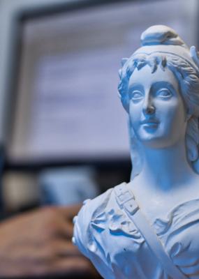 Marianne, symbole de la France, dans un commissariat de police ou une gendarmerie nationale