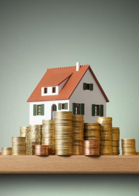 Maison sur une pile d'argent