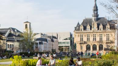 hôtel de ville - vue du cours Marigny