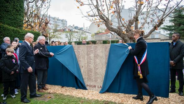 Dévoilement des stèles