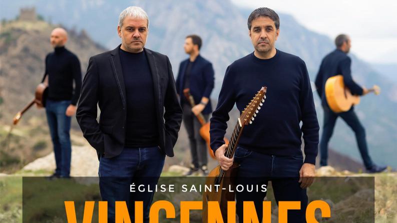 photo avec les membres du groupe I MESSAGERI dans un paysage montagneux de la Corse