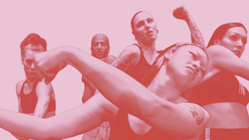 Des femmes dansent sur la photo