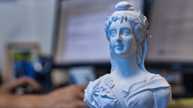 Marianne, symbole de la France, dans un commissariat de police ou une gendarmerie nationale