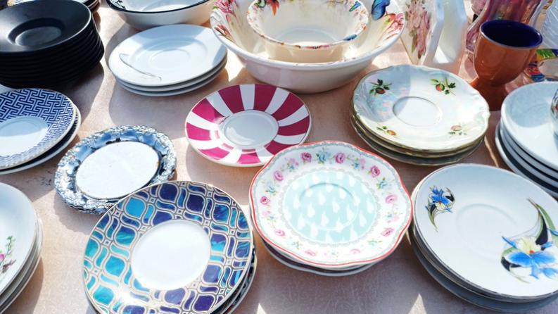 Marché d’occasion, ustensiles de cuisine anciens.