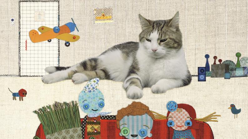 affiche officielle ou on voit un chat au dessus de peluches en formes rigolottes sur un canapé rouge