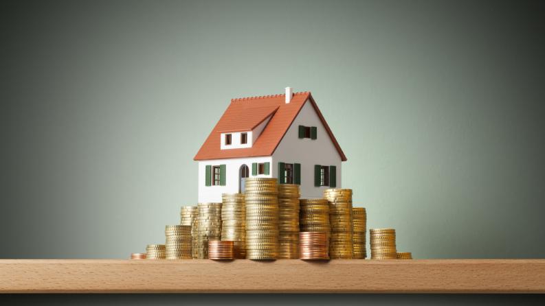 Maison sur une pile d'argent
