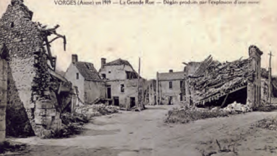 Vorges - carte postale ancienne - dégâts dans la grande rue