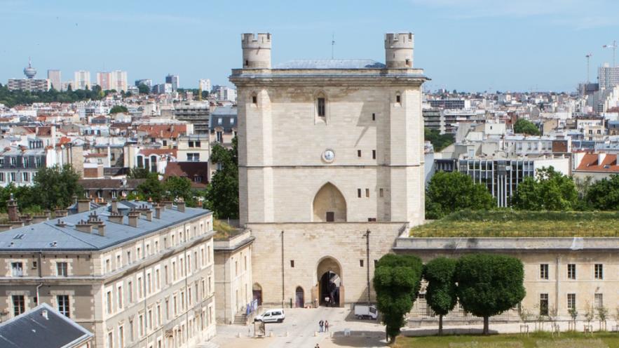 Tour du Village de l'intérieur du Château