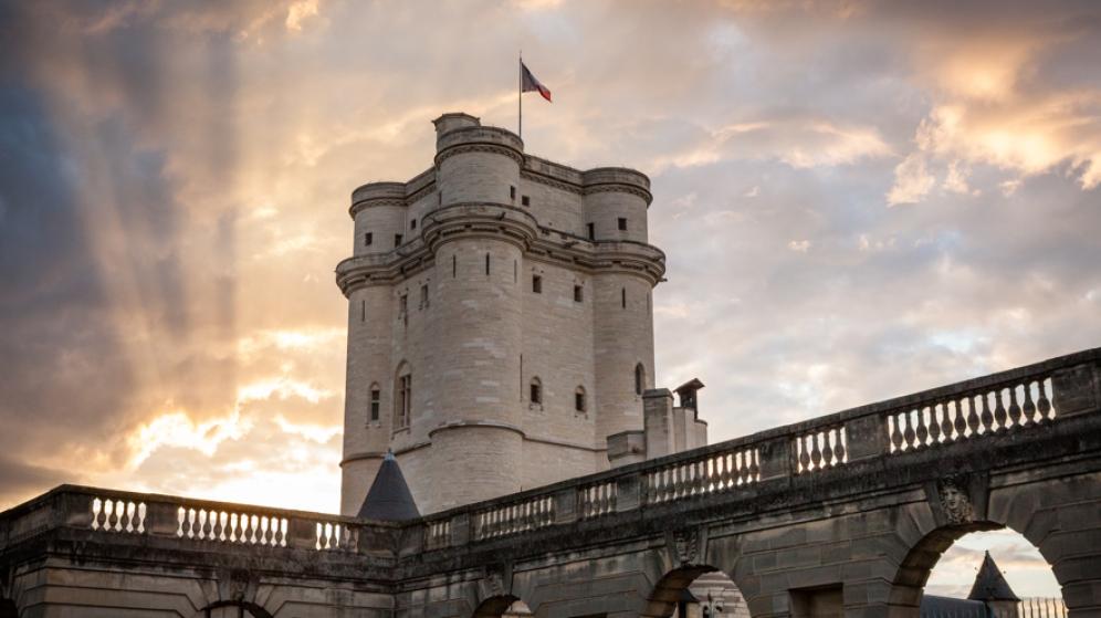 Château de Vincennes - vue du donjon et du portique Le Vau