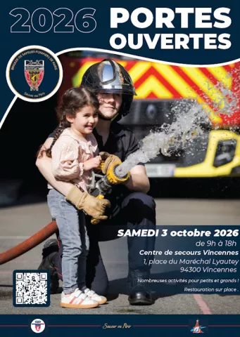 Affiche portes ouvertes des Pompiers - 3 octobre 2026 - image d'un pompier aidant un enfant à tenir une lance à incendie